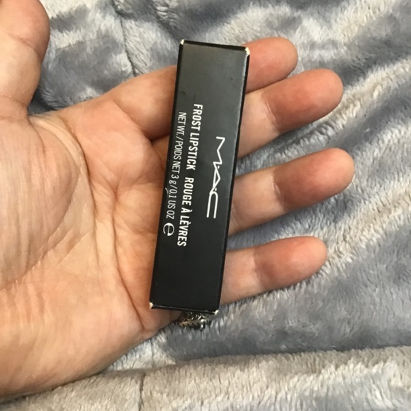 Mac frost lipstick bnib, coral reddish colour - Picture 2 of 8